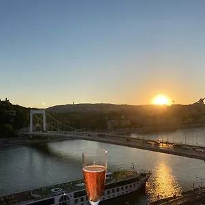 Riverside Flat With King Castle View Appartement